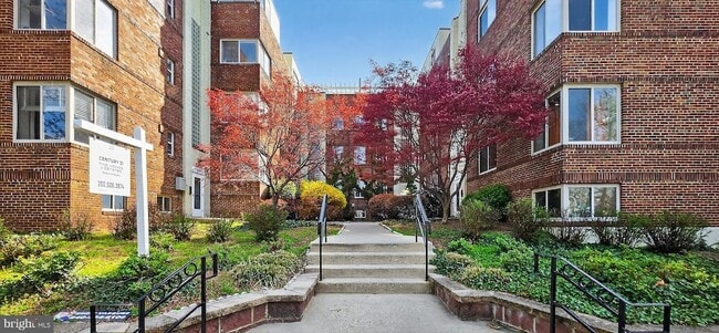 5405 9th St NW, Unit 306 in Washington, DC - Foto de edificio - Building Photo