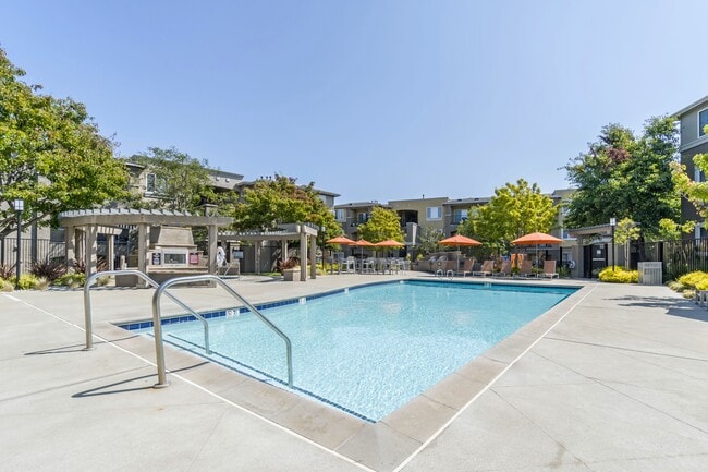 The Tides in Richmond, CA - Foto de edificio - Building Photo