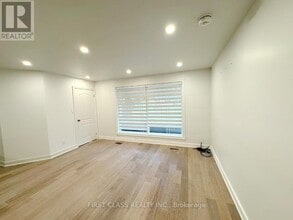 741 Proctor Rd in Burlington, ON - Building Photo - Building Photo