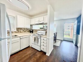 17 Jillian Ln in Lahaina, HI - Building Photo