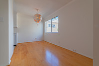 11849 Mayfield Ave, Unit 106 in Los Angeles, CA - Building Photo - Building Photo