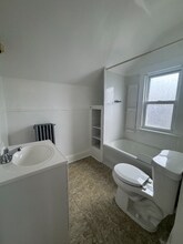 447 Naugatuck Ave, Unit 2R in Milford, CT - Foto de edificio - Building Photo