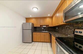 8101 SW 72nd Ave, Unit 414W in Miami, FL - Building Photo - Building Photo