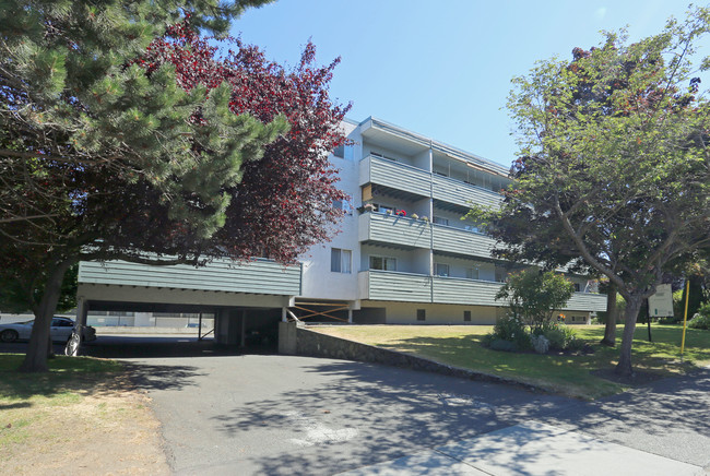 Bristol Apartments in Victoria, BC - Building Photo - Building Photo