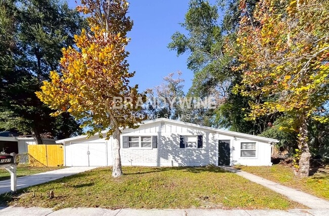 7227 Stonehurst Rd N in Jacksonville, FL - Foto de edificio - Building Photo