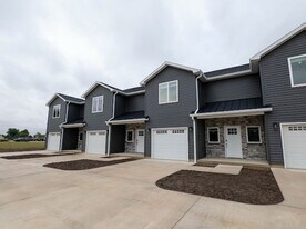 1679 S Baltimore Ave in Mount Zion, IL - Building Photo