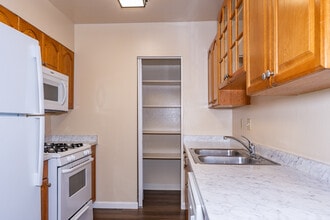 Vacaville Park Apartments in Vacaville, CA - Building Photo - Interior Photo