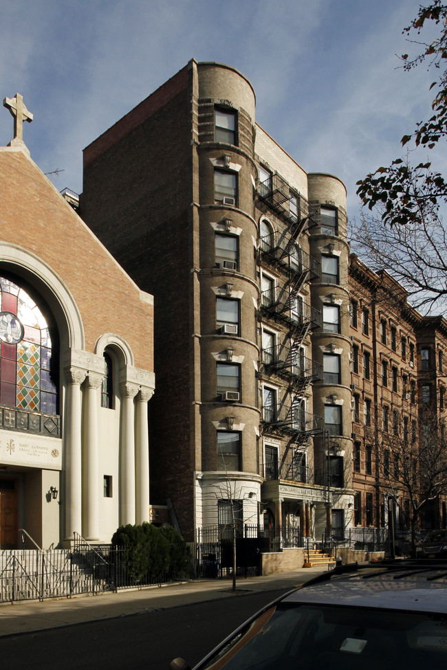 Salome in New York, NY - Foto de edificio - Building Photo