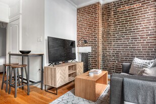 221 Mott St in New York, NY - Building Photo