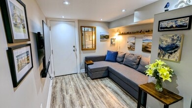 23 Howland Rd in Toronto, ON - Building Photo - Building Photo