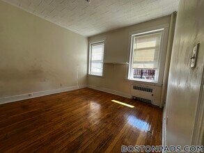 126 Warren St in Boston, MA - Foto de edificio - Building Photo