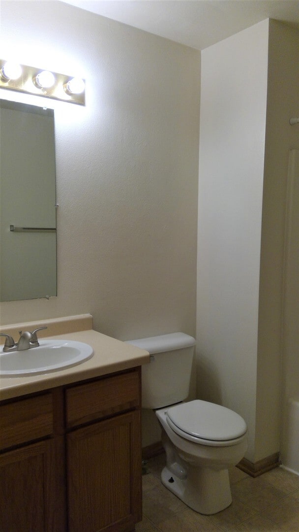 2615-2617 N Wuthering Hills Dr in Janesville, WI - Building Photo - Building Photo