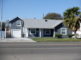 417 W Swain Rd in Stockton, CA - Building Photo