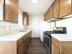 695 Hillside Terrace in Vista, CA - Building Photo - Building Photo