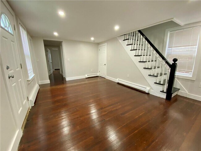 14 S Baptist St in Newport, RI - Building Photo - Building Photo