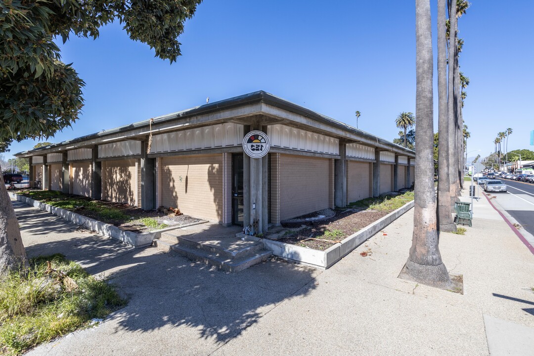 C Street Apartments in Oxnard, CA - Building Photo