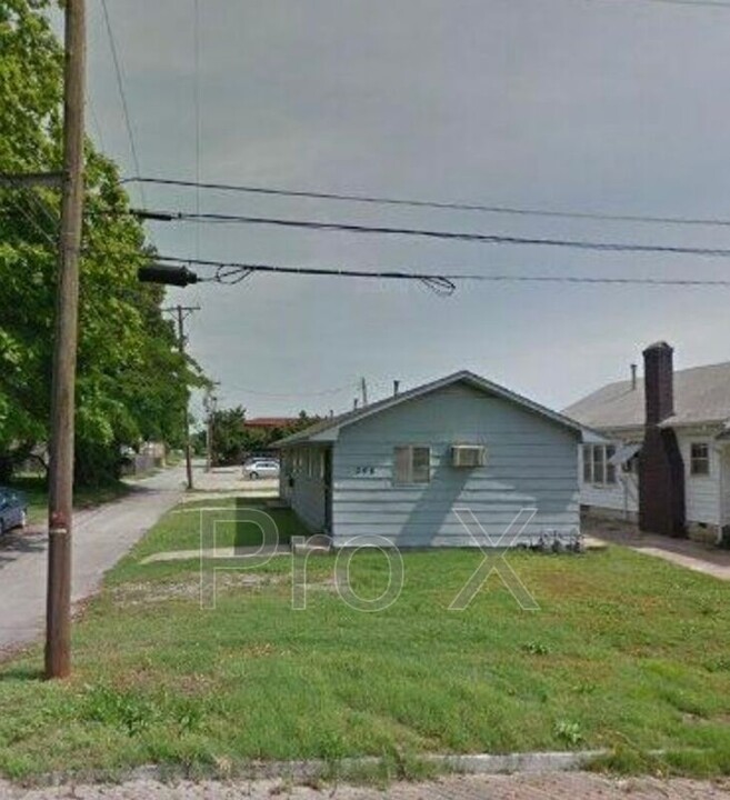 208 W 1st St-Unit -208 W 1st in Pittsburg, KS - Building Photo