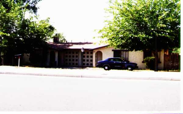 16303-16305 Molino Rd in Victorville, CA - Building Photo - Building Photo