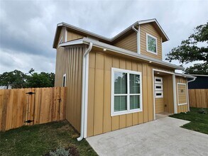 169 Chickasaw in Smithville, TX - Building Photo - Building Photo