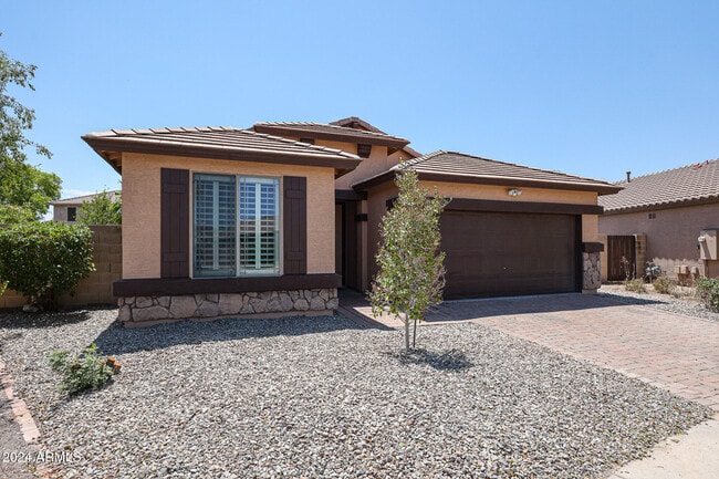 10101 W Cordes Rd in Tolleson, AZ - Foto de edificio - Building Photo