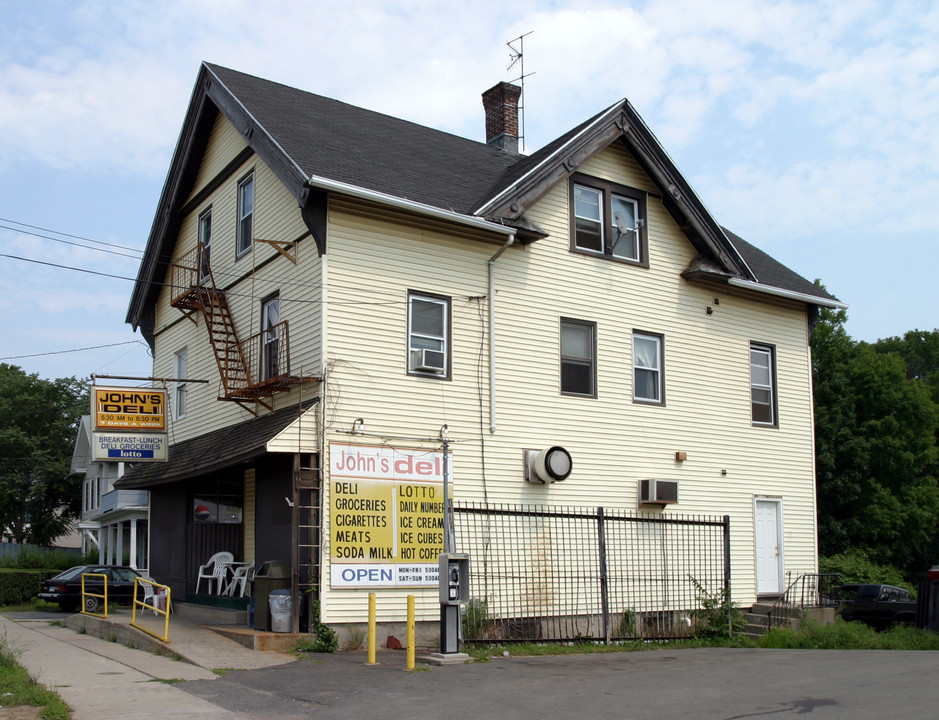 553 N Colony St in Meriden, CT - Building Photo