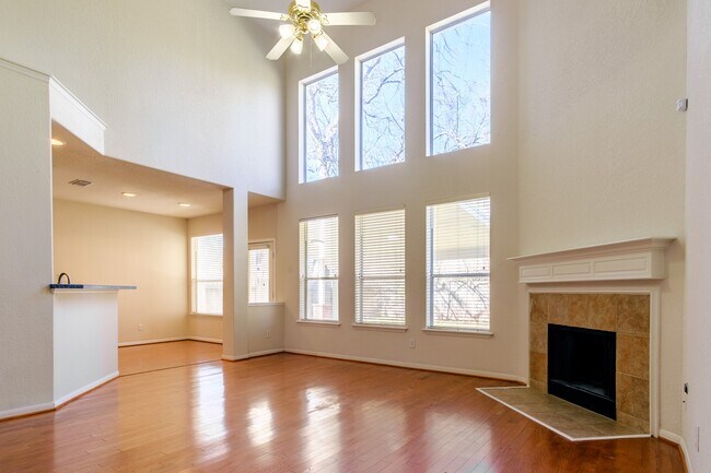 2918 Five Oaks Dr in Missouri City, TX - Building Photo - Building Photo