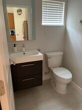 1338 Grantham Dr in Sarasota, FL - Building Photo - Building Photo