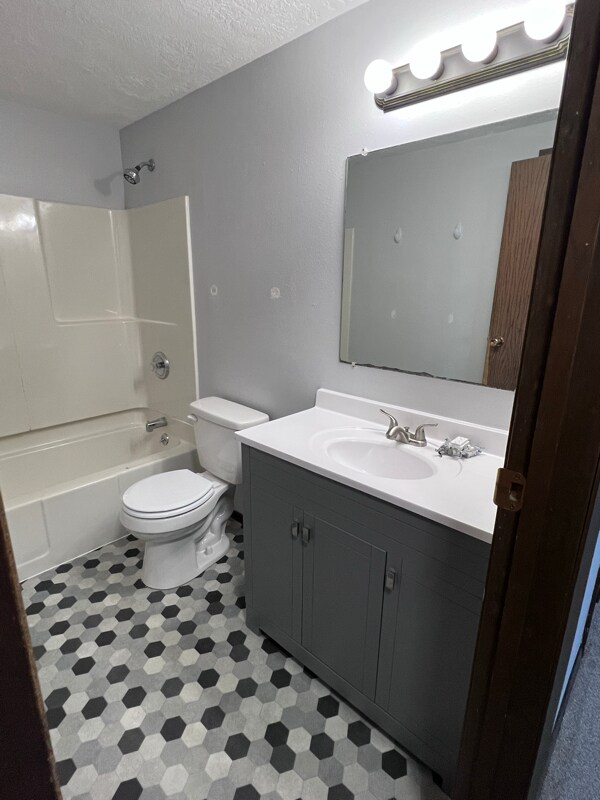 211 W Pipestone Ave in Flandreau, SD - Building Photo - Building Photo
