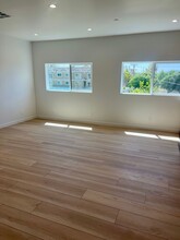6406 Riverton Ave in Los Angeles, CA - Foto de edificio - Building Photo