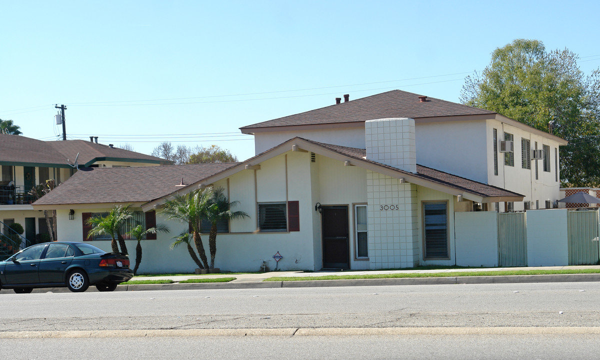 3005 N Garey Ave in Pomona, CA - Building Photo