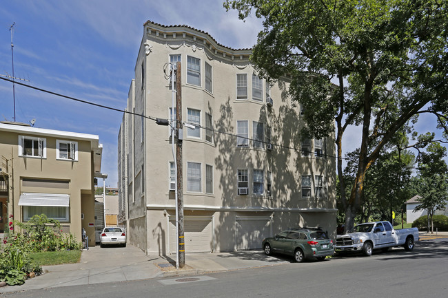 Fortview Apartments in Sacramento, CA - Building Photo - Building Photo