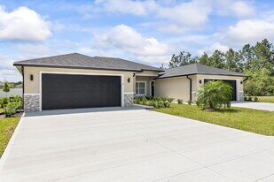 2 Louisburg Ln in Palm Coast, FL - Building Photo