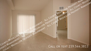 1313 SE 8th Pl in Cape Coral, FL - Foto de edificio - Building Photo
