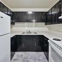 ReNew Lake Arlington in Wheeling, IL - Building Photo