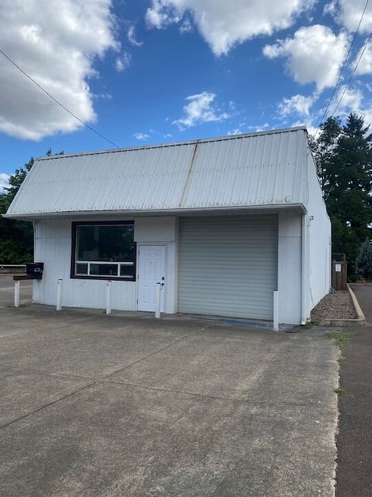 290 E Grant St in Lebanon, OR - Building Photo