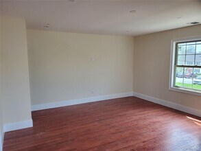 529 Maple Ave in Uniondale, NY - Building Photo - Building Photo