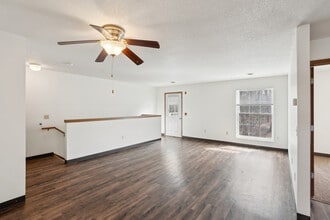 Woodsedge in Eau Claire, WI - Foto de edificio - Building Photo