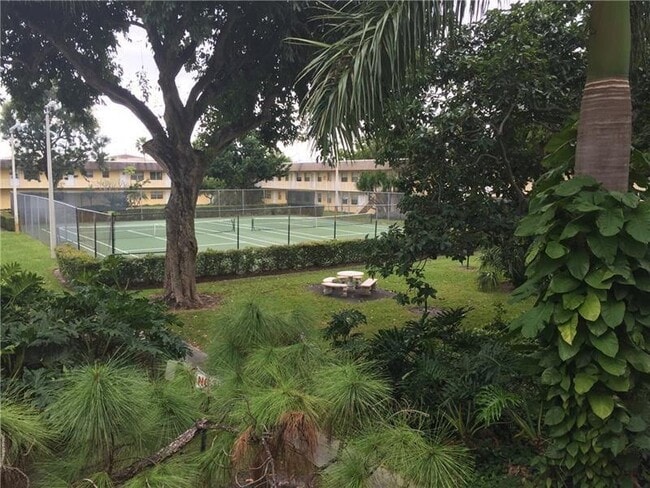 5192 NE 6th Ave, Unit 820 in Oakland Park, FL - Building Photo - Building Photo