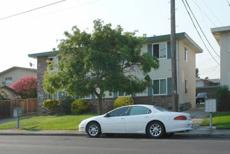 1350 Warburton Ave in Santa Clara, CA - Building Photo - Building Photo