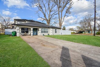 7106 Housman in Houston, TX - Foto de edificio - Building Photo