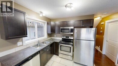 10272-10285 85 St in Grande Prairie, AB - Building Photo - Building Photo