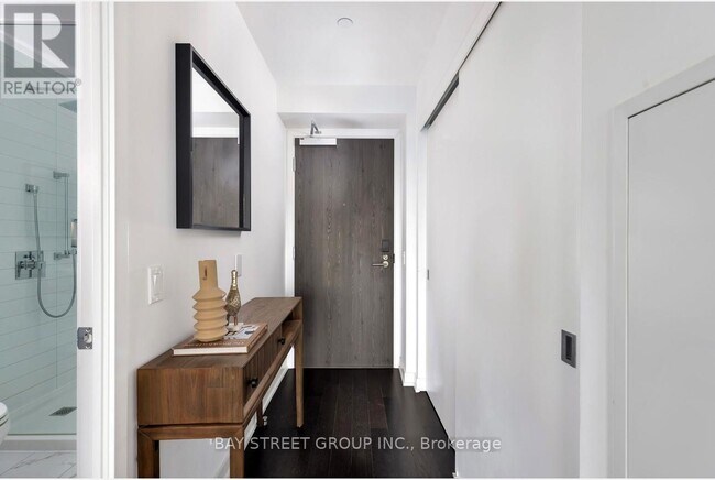 25 Richmond St E in Toronto, ON - Building Photo - Building Photo