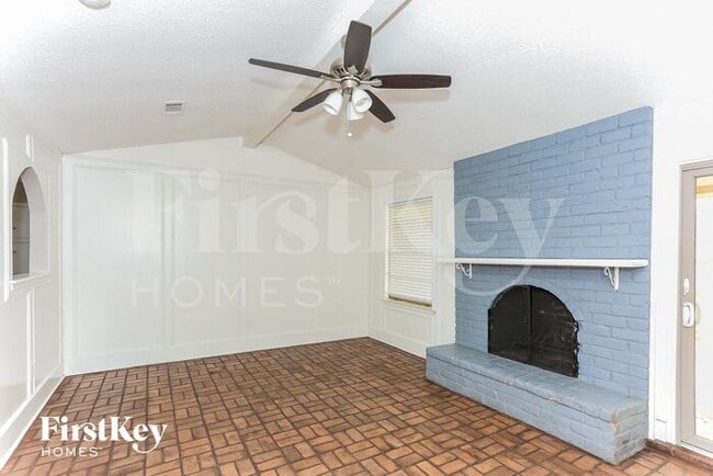 2956 Meadow Green Dr in Farmers Branch, TX - Building Photo - Building Photo