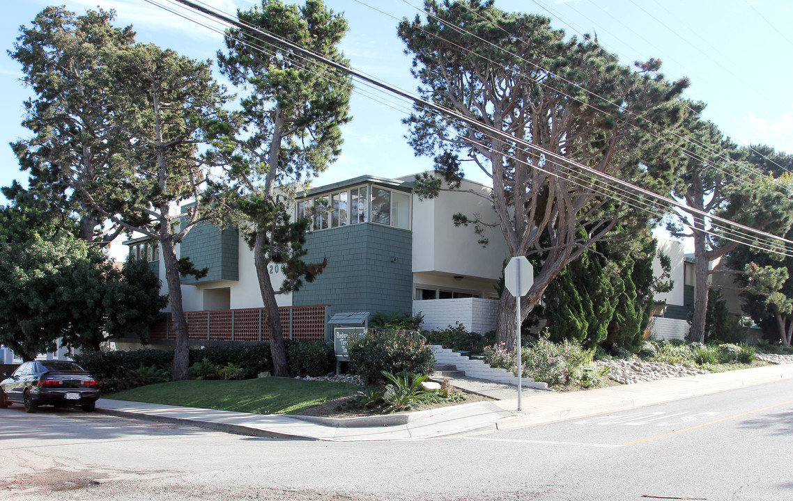 Redondo Terrace Townhouses in Redondo Beach, CA - Building Photo