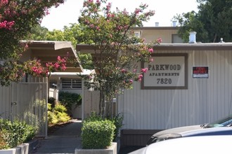 Parkwood Apartments in Stockton, CA - Building Photo - Building Photo