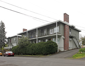 Eden West Apartments in Oregon City, OR - Building Photo - Building Photo