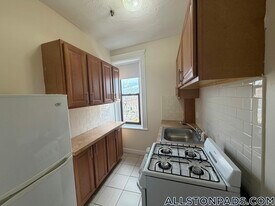 1160 Commonwealth Ave, Unit 43 in Boston, MA - Building Photo