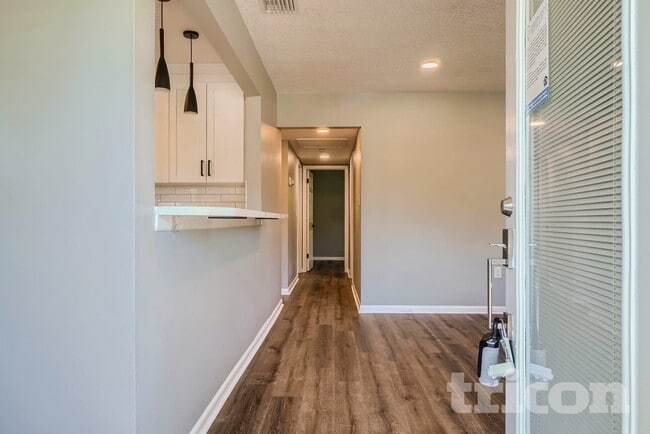 348 Barbara Cir in Belleair, FL - Building Photo - Building Photo