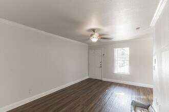 The Addison Apartments in Dallas, TX - Foto de edificio - Building Photo