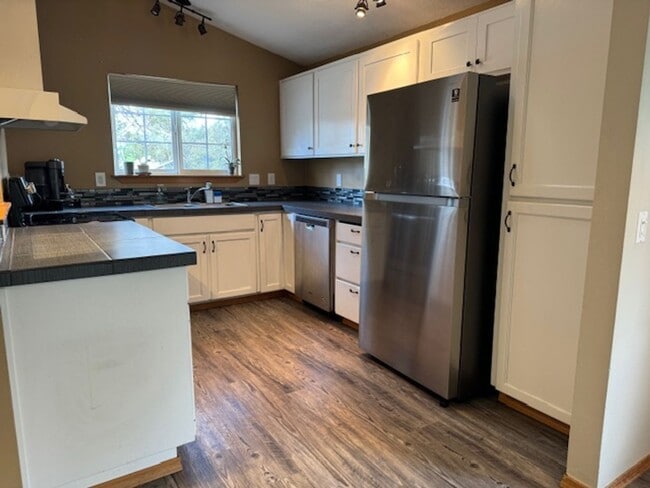 3057 NE Laramie Way in Bend, OR - Building Photo - Building Photo